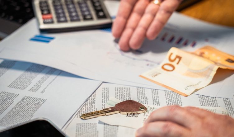 Hands examining financial documents, a 50 euro note, and a key — Can you beat the Forex market