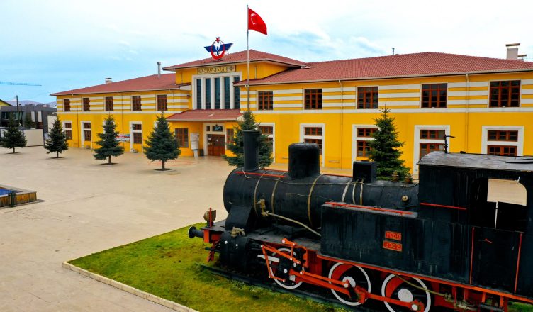A vintage steam locomotive displayed at the Sivas Railway Station in Turkey, showcasing historical transport heritage. — CONC