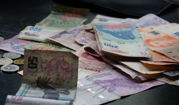 A mix of international banknotes and coins displayed on a table, highlighting diverse world currencies. — Factors to Consider
