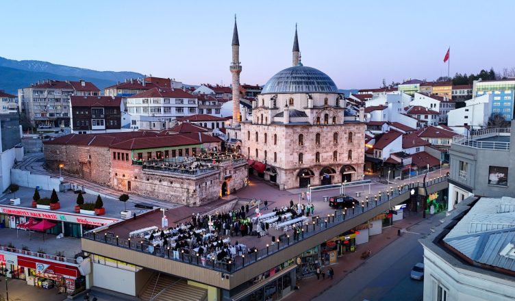 Aerial shot of Bolu city with a prominent mosque and bustling streets during twilight. — How to Construct Your Tiny Room Spac