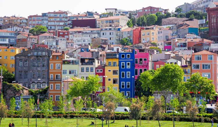 Vibrant multi-colored facades in a residential district of Istanbul, Turkey, with green park and trees. — Secrets of the Ente