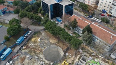 Aerial view of a construction site in Bahçelievler, İstanbul showcasing urban development. — Maximize the Health Bene