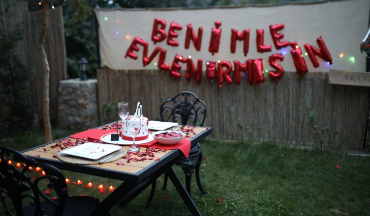 Outdoor romantic dinner setup in Sapanca, Türkiye with proposal decorations. — The Use for the Best Furniture Items for the L