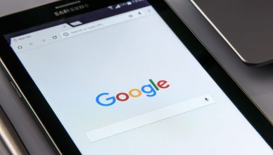 Close-up of a tablet displaying Google's search screen, emphasizing technology and internet browsing. — Top 5 Best and Top Op