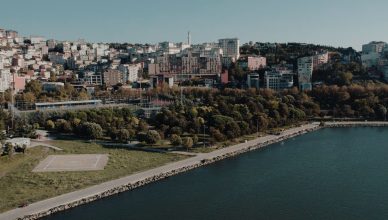 Aerial shot showcasing Istanbul's beautiful waterfront and urban landscape on a sunny day. — Why brands love to use Instagram